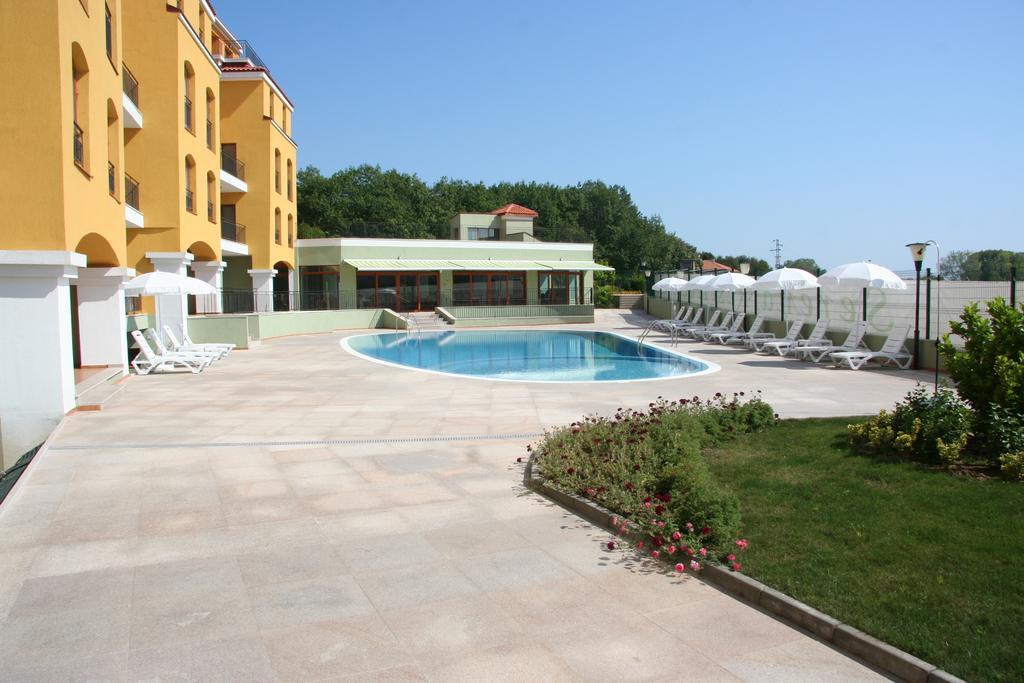 Serena Residence Aparthotel Sozopol Bagian luar foto